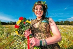 Udala se za drvo prije tri godine: Tvrdi da je ljubav nikad jača - Za Božić će biti sa njim