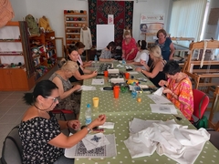 Žene sa invaliditetom iz Bijeljine uče da pletu i vezu – projekat koji čuva tradiciju i kulturu (FOTO)