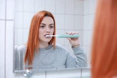 Karijes možete dobiti i ako se ljubite s osobom koja ne pazi na oralnu higijenu
