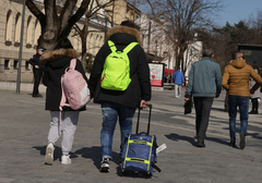 Zašto ljudi masovno odlaze iz BiH: Pogled kroz 3 lične priče