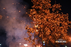 Bijeljina: Večernje u Hramu Svetog Georgija, pa nalaganje badnjaka na trgu