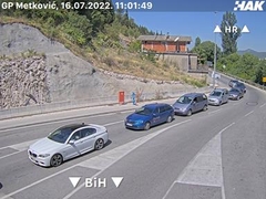 Sve veće gužve i kolone prema moru i na granici u Hrvatskoj