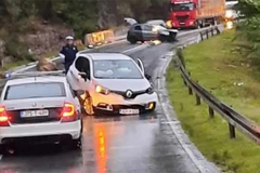 Teška nezgoda nakon odrona: Četiri osobe povrijeđene