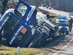 Nezgoda kod Doboja, prevrnula se cisterna