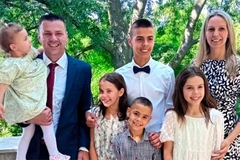 "Srce puno, puna kuća": Sedmočalana porodica se nakon 14 godina vratila u BiH i ispunila očevu želju