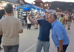 Viktor Orban šeta Gučom i priča na srpskom, prolaznici oduševljeni