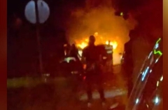 Drama u Goraždu: Automobil se zapalio u vožnji u blizini benzinske pumpe, vozač izašao na vrijeme