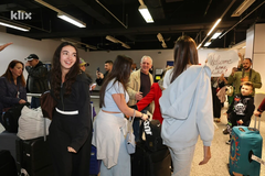 Avion iz Dubaija sa državljanima BiH sletio u Sarajevo (VIDEO)