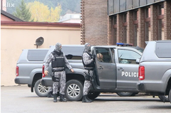 Policajci u Tuzli se zaglavili u liftu pa im pobjegli dileri koje su trebali uhapsiti