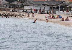 Marija doživjela šok na plaži u Ulcinju: Platila ležaljke kao luksuzni smještaj, a zbog jednog poteza konobarice spakovala djecu i otišla