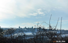 Promjenljivo oblačno uz sunčane periode, poslije podne u višim predjelima i snijeg