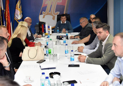 Ovo je DELEGACIJA koju je SDS izabrao za SASTANAK sa Stanivukovićem i Vukanovićem