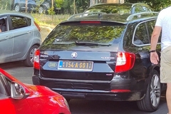 Vozilo počasnog konzula probilo blokadu u Beogradu? (FOTO)