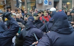 Tenzije ispred Rektorata u Beogradu nakon pretresa: Naguravanje građana i policije