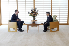 Vučića primio japanski car