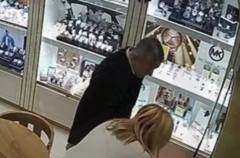 Kamere sve snimile: Uhapšen muškarac (54) koji je UKRAO NAKIT iz zlatare na Baščaršiji