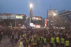 "Rame uz rame - radnici i studenti": Protest na Trgu republike u Beogradu (VIDEO)