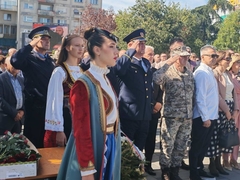 Bijeljina obilježava Dan grada: Položeni vijenci na spomenik poginulim borcima