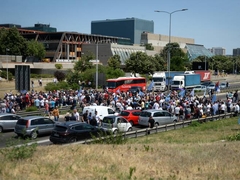 Radnici "Fijata" blokirali auto-put