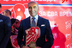 Užas na komemoraciji: Pozlilo Đurovskom, srušio se za govornicom