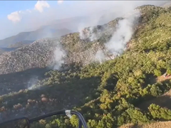 Helikopter MUP-a Srpske izbacio 21 tonu vode na požar kod Trebinja