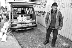 TIJELO PRONAŠLI PROLAZNICI Bijeljinski prodavac kreča Ševko Nuhanović preminuo pored svog kombija (FOTO)