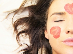 Zaboravite skupu kozmetiku: 7 genijalnih beauty trikova koje odmah možete probati – koža i kosa će vam zablistati