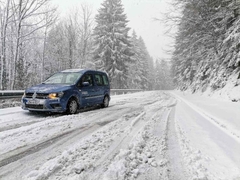 Oprez zbog poledice na kolovozu i ugaženog snijega