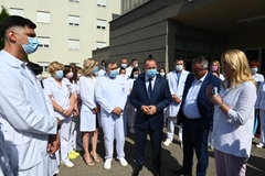Predsjednica i premijer Srpske posjetili bijeljinsku Bolnicu i Dom zdravlja