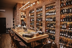 Bijeljinski “Wine and flower shop” proslavio prvi dođendan: Dodatno obogatili ponudu na radost pravih hedonista (FOTO)