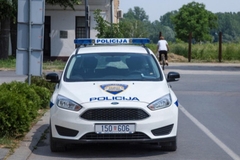 Lažna doktorica ojadila penzionera, uzela mu automobil i ukrala karticu