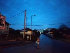 Bijeljinska ulica bez javne rasvjete: Djeca krenula u školu, roditelji zabrinuti (FOTO)