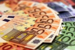  Vozač u duplom dnu kofera smjestio 230.000 evra, ulovljen na granici