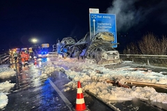 Vozaču iz BiH izgorio šleper sa natovarenim mercedesima