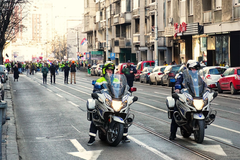 Učesnik protesta pao s motora, teško povređen
