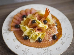 Meza postala luksuz: Cijene suhomesnatih proizvoda povećane i do 40 odsto