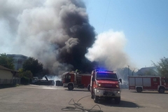 Detalji požara u Banjaluci: Žena i dvoje djece izašli iz kuće koju je zahvatila vatra