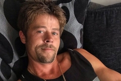 NEVJEROVATNA SLIČNOST Preko dana građevinac, a naveče Bred Pit: "Ne tražim svoju Anđelinu"