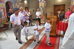 Arsenoviće iz Donjeg Crnjelova krasi četvoro mališana: Isti dan krštena tri momka i jedna djevojka