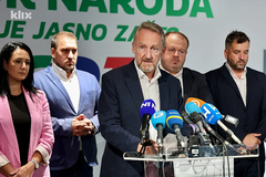 Izetbegović "zahtijeva" da Dodik bude uklonjen sa čela SNSD-a