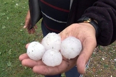 Kod Kraljeva padao grad veličine teniske loptice