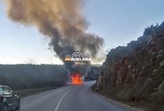 Gori kamion na putu Sokolac - Rogatica, saobraćaj u prekidu