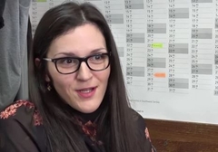 Bojana je medicinski fenomen, čita i piše naopako i prava je atrakcija u svom gradu