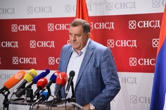 Dodik: Gospodine Šmit, niste dobrodošli, nećemo poštovati Vaše odluke