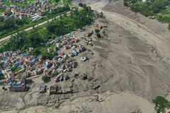Broj žrtava poplava u Nepalu porastao na 162, stotine nestalih