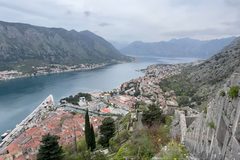 Student iz Bileće teško povrijeđen nakon pada sa doma u Kotoru