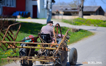 Proizvodnju osigurava manje od jedan odsto poljoprivrednih gazdinstava u Semberiji