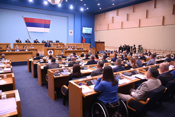 Povećane plate poslanicima u Narodnoj skupštini RS, da li su to i zaslužili?