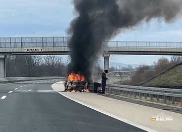 Gori vozilo na autoputu “9. januar” (FOTO)