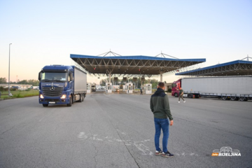 BIHAMK: Očekuje se povlačenje svih vozila koja su bila u protestima (FOTO)
